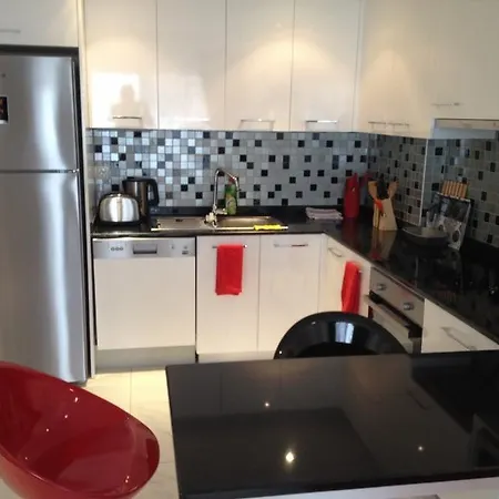 Crystal Garden A10 Apartment *